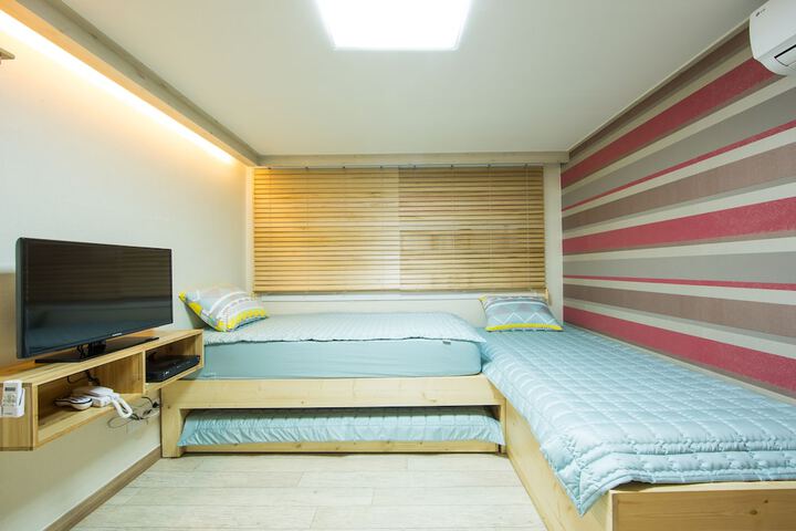 Room 9 of 35