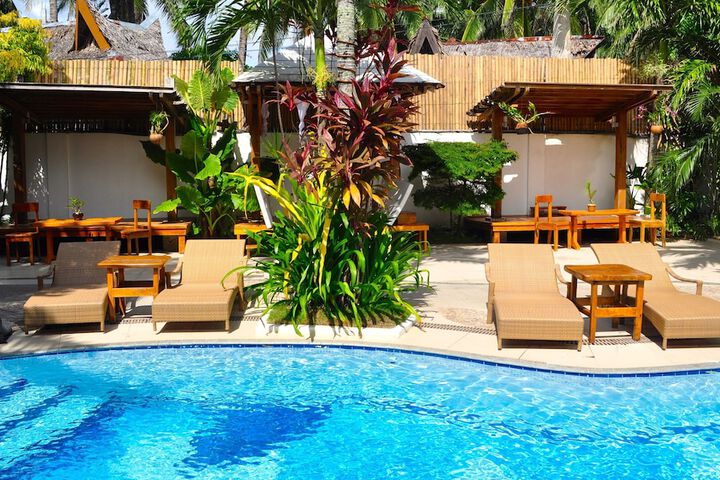 Hotel with Pool