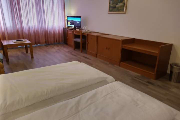 Room 16 of 71