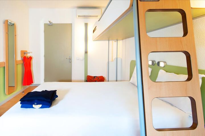 Room 5 of 42