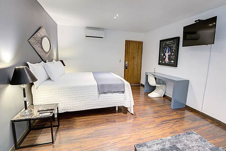 Room 26 of 76