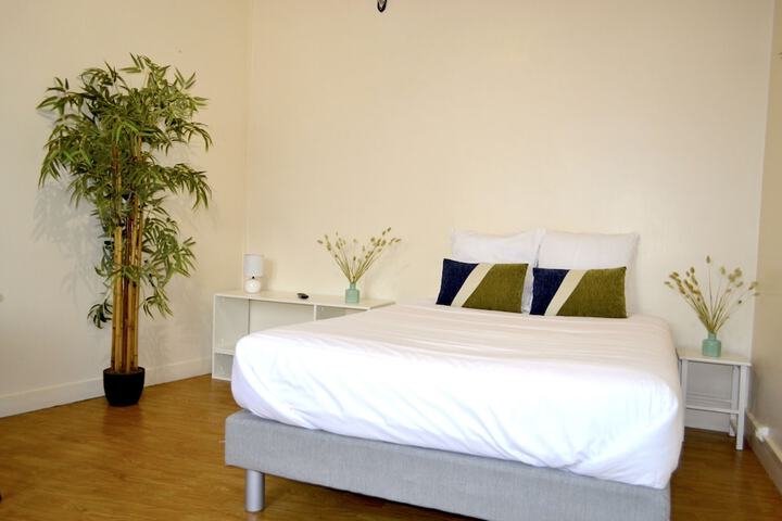 Room 4 of 32
