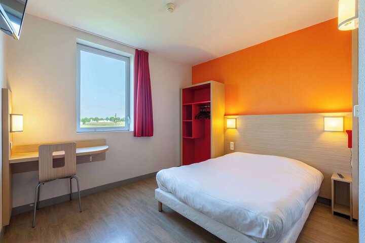Room 15 of 49