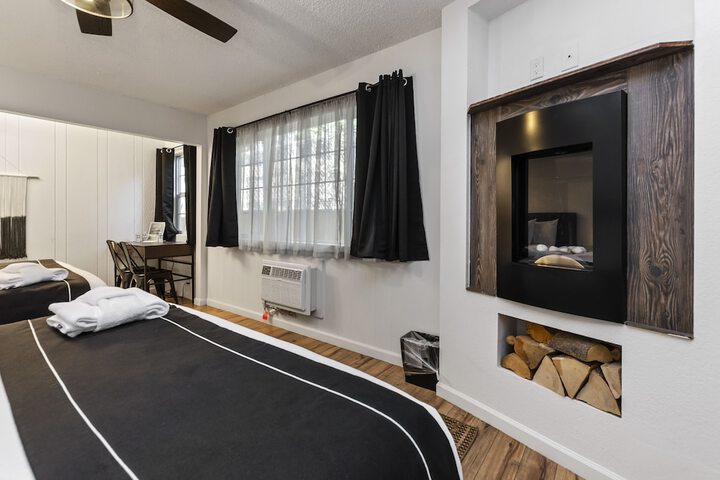 Double Classic King Bed (6 of 17)
