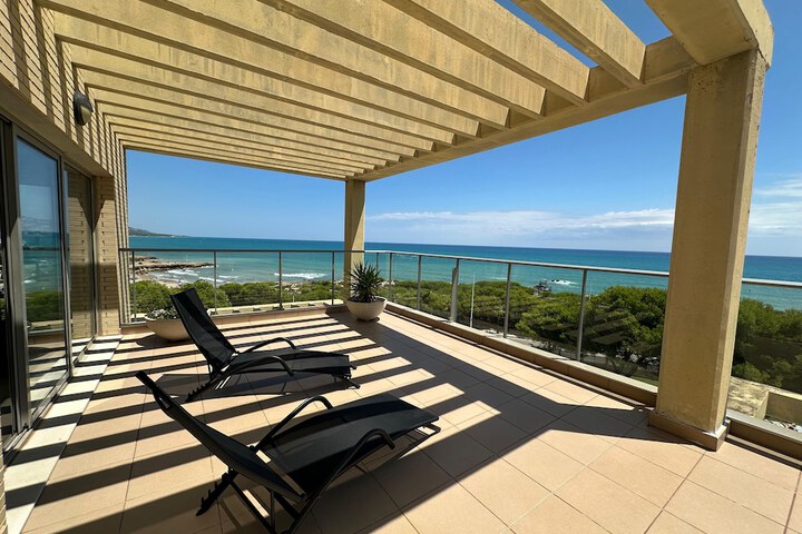 Sundeck 71 of 79
