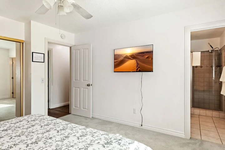Room 5 of 16