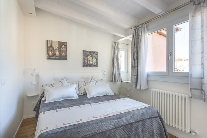 Room 5 of 20