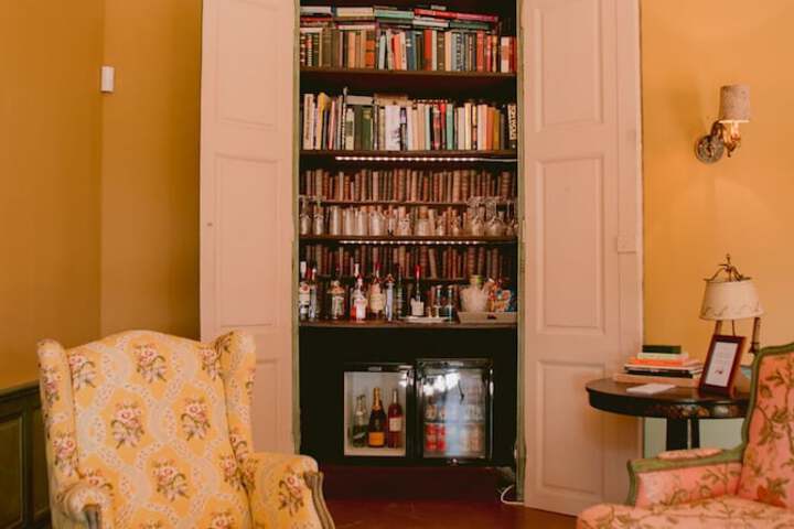 Lounge 56 of 68
