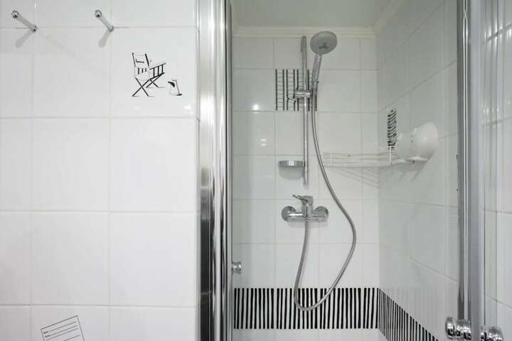 Room 533 of 648
