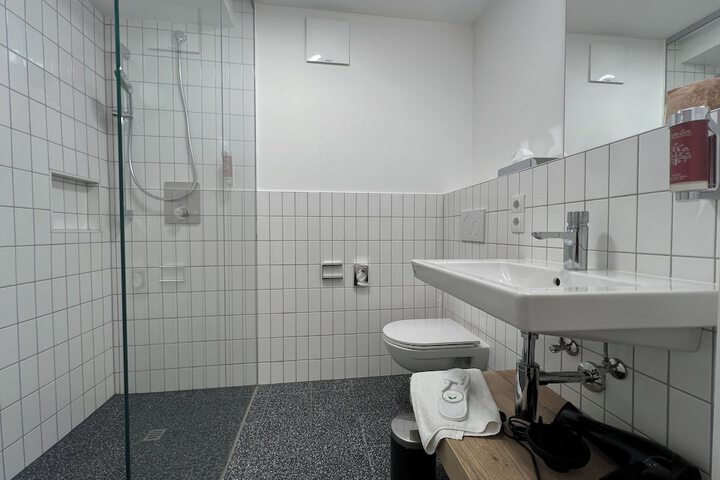 Room 35 of 46