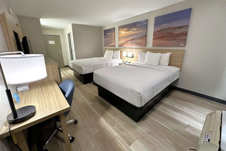2 Queen Beds (5 of 9)