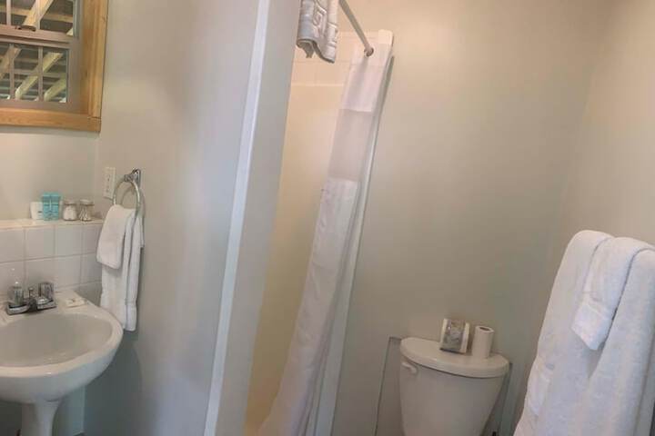 Room 5 of 28