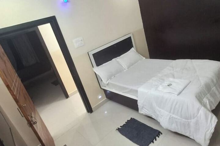 Room 16 of 36