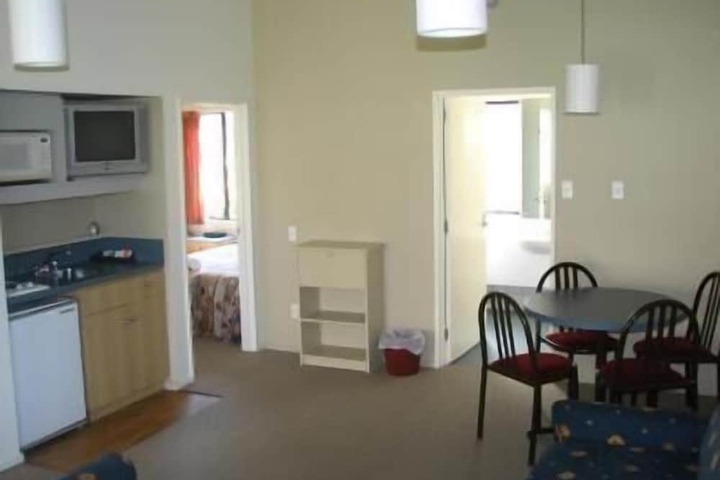 Room 5 of 33