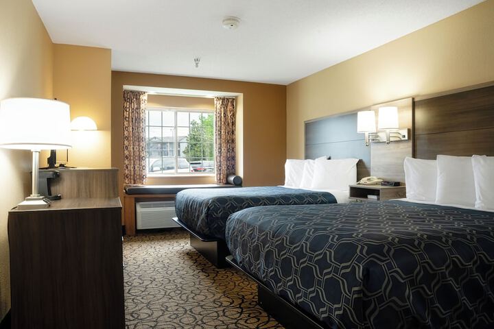 2 Queen Beds (3 of 5)