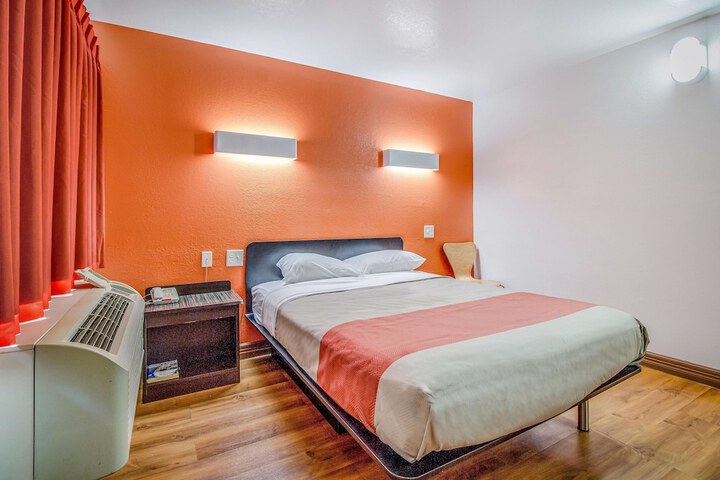 Room 33 of 125