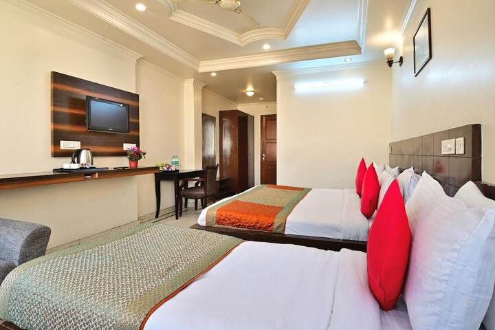 Room 5 of 6