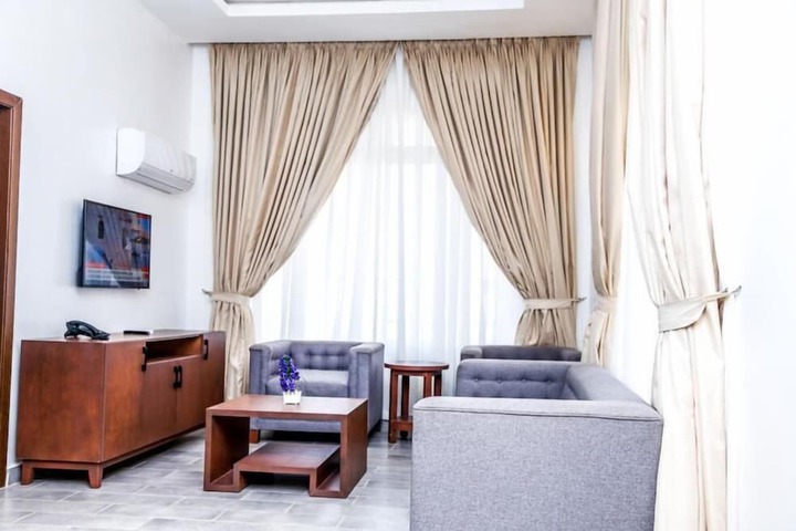 Room 3 of 10