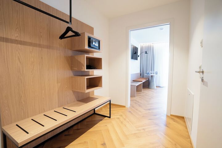 Room 9 of 19