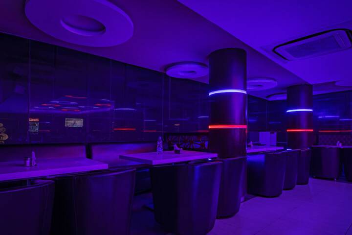 Lounge 45 of 51