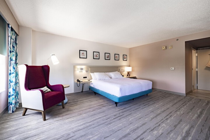 Room 6 of 28