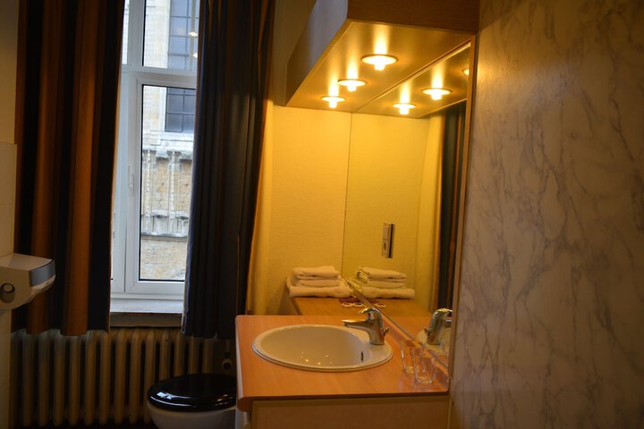 Room 19 of 40