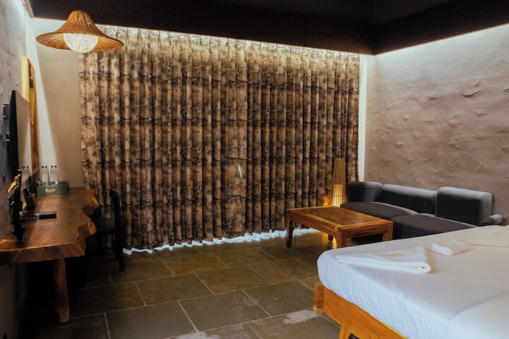 Room 2 of 17