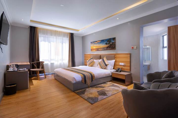 Room 8 of 16