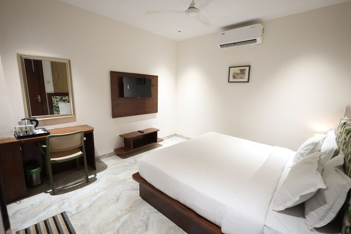 Room 16 of 43