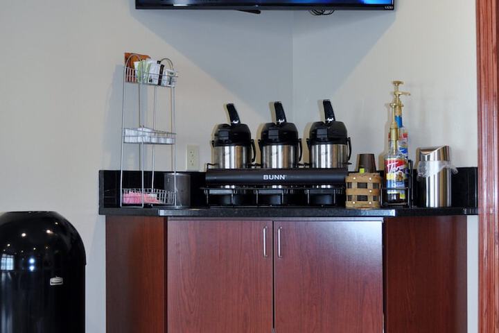 Breakfast/Coffee Service 27 of 35