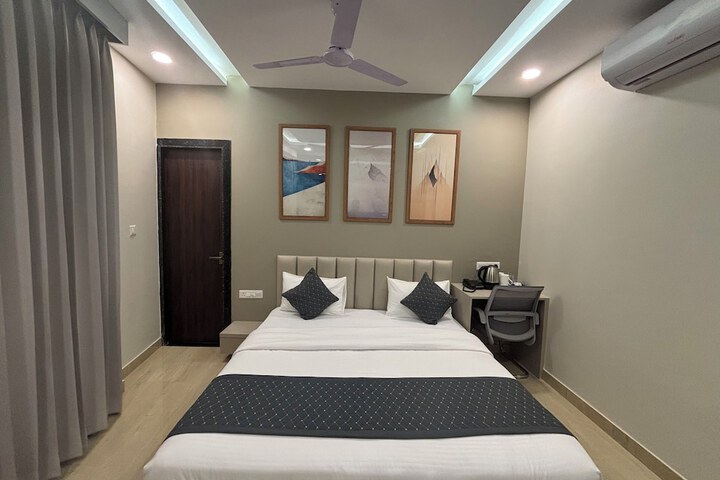 Room 12 of 20