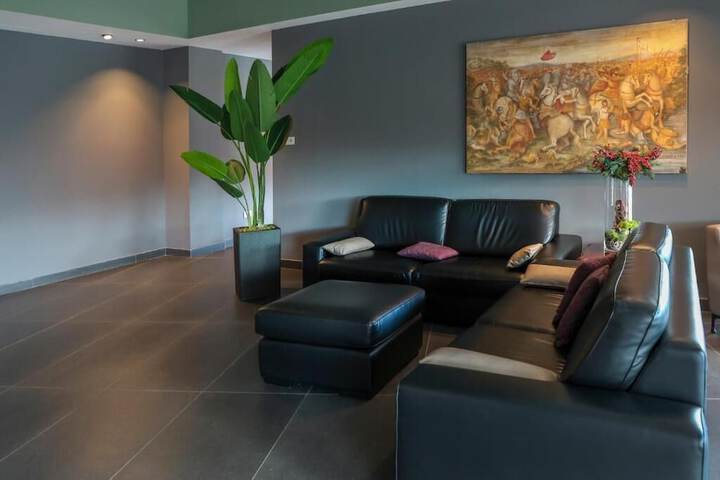 Entrance & Lobby