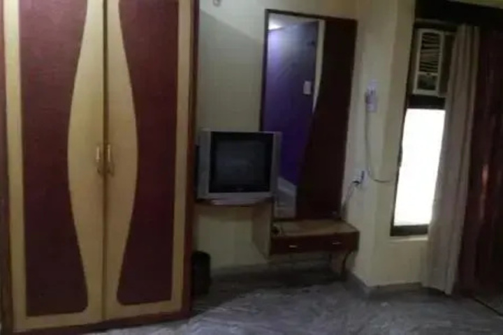 Room 9 of 10