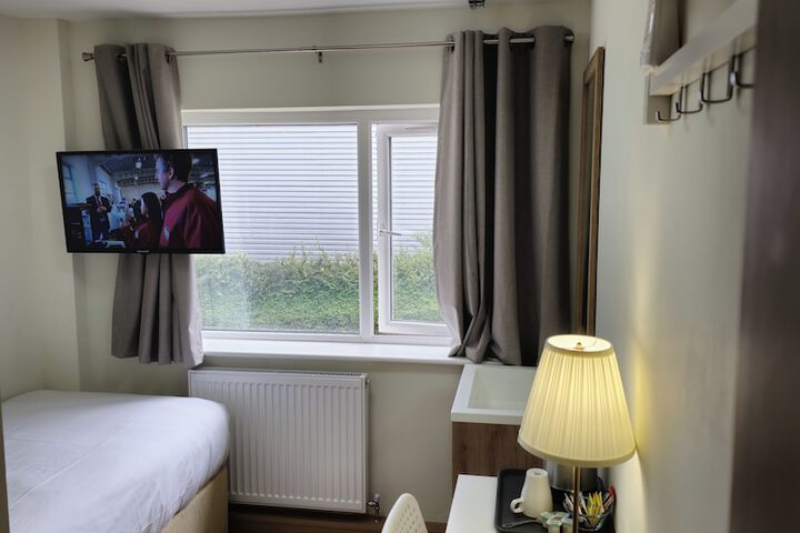 Room 19 of 38