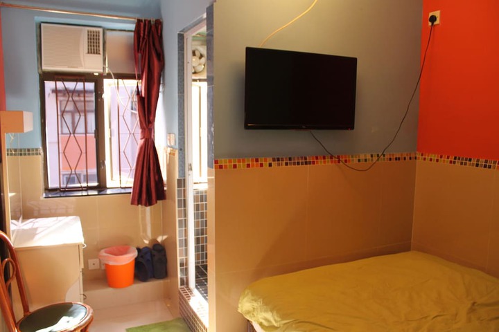 Room 4 of 42