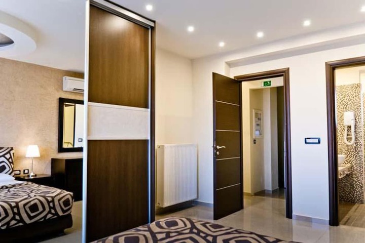 Room 40 of 85