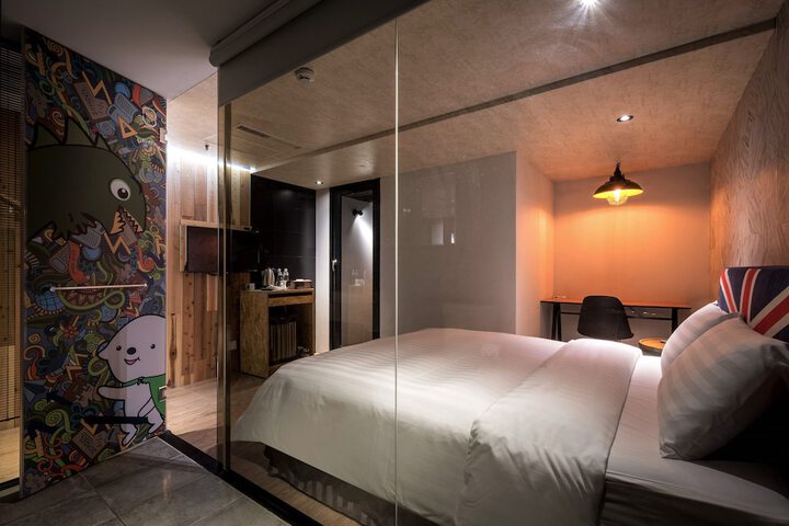 Room 17 of 77