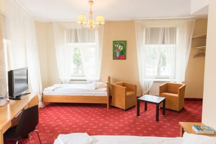 Room 24 of 35