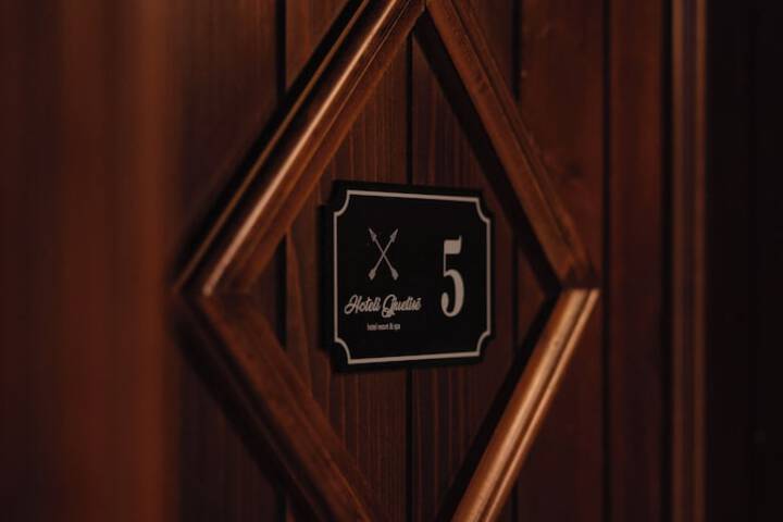 Room 11 of 34