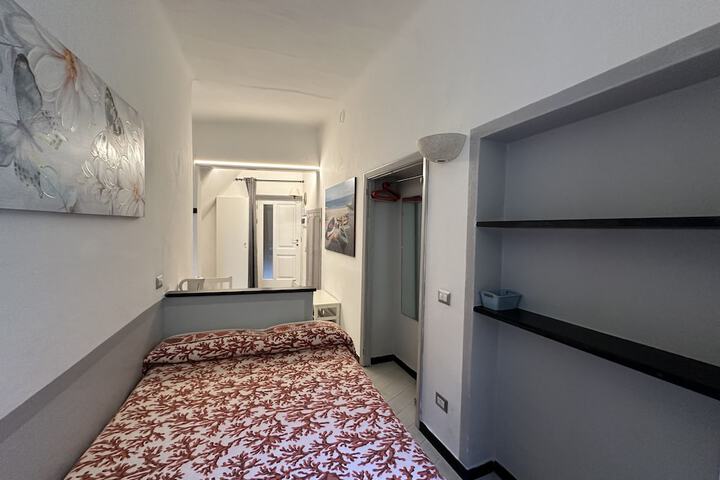 Room 25 of 46