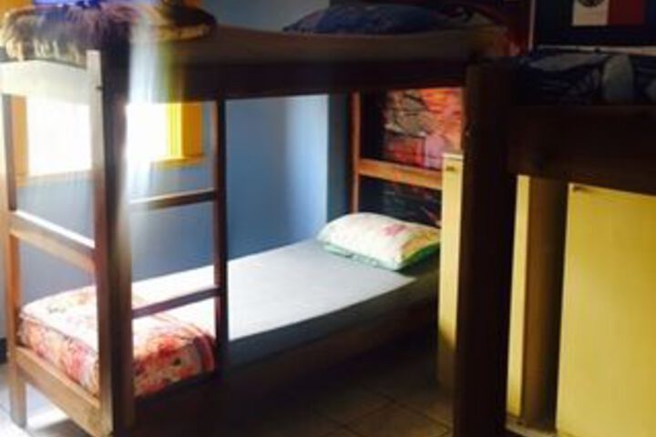 Room 10 of 32