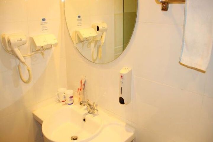 Room 2 of 10