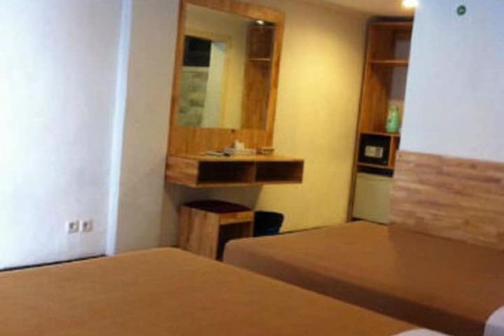 Room 8 of 40
