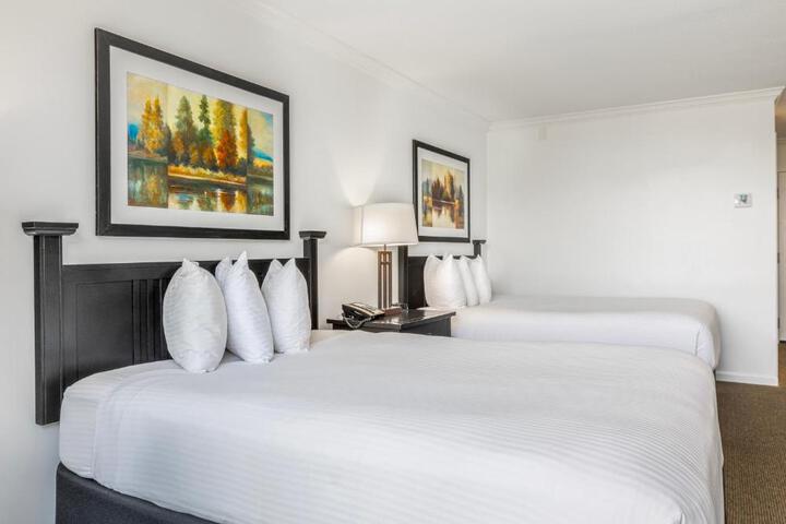 2 Queen Beds (3 of 6)