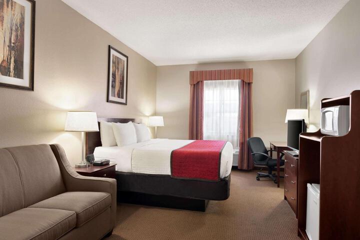 1 King Bed Deluxe Room (6 of 6)