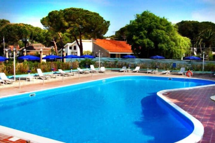 Pool Hotel