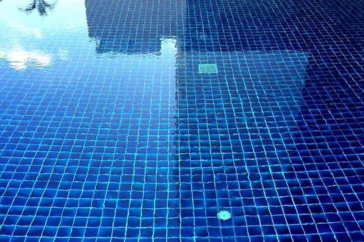 Hotel Pool