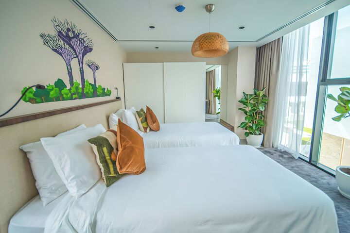 Room 8 of 34
