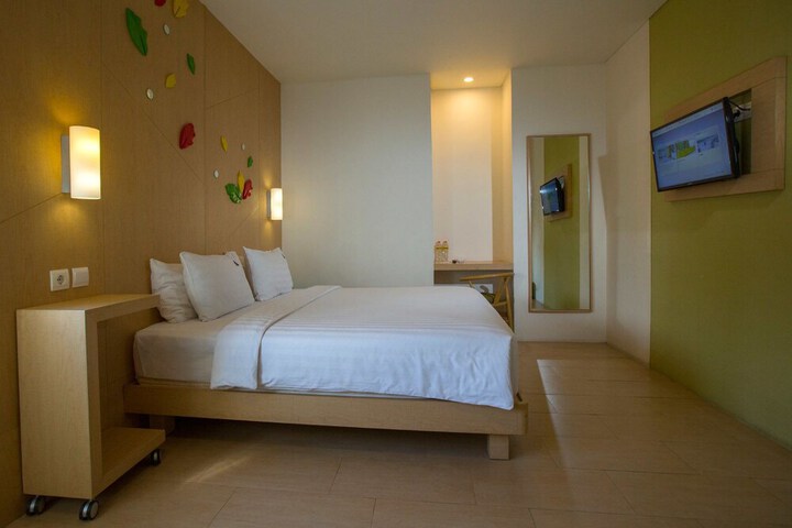 Room 8 of 32