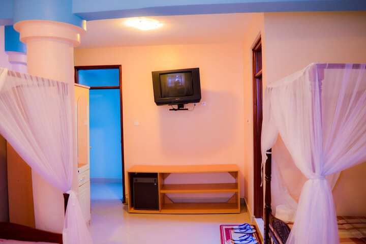 Room 4 of 43